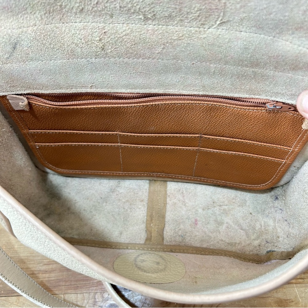 Authentic Dooney & Bourke Large Carrier Crossbody - Picture 14 of 16